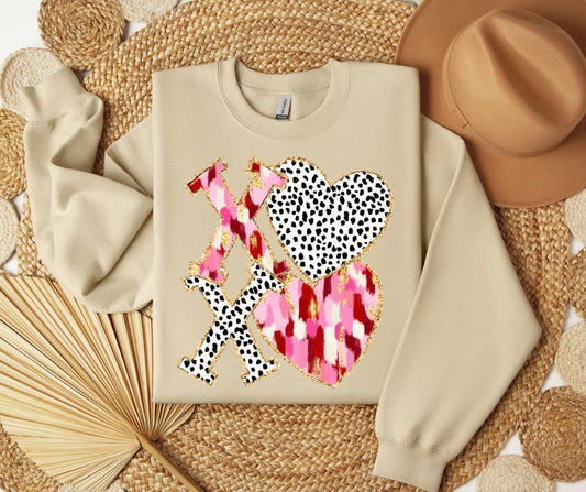 XOXO Brushstroke SWEATSHIRT.